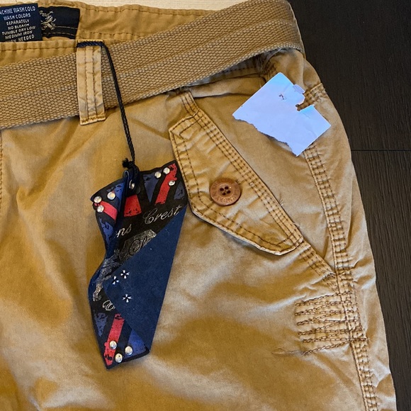 Lions crest cargo pants.  Size 34x32 color khaki. Straight fit - Picture 4 of 8